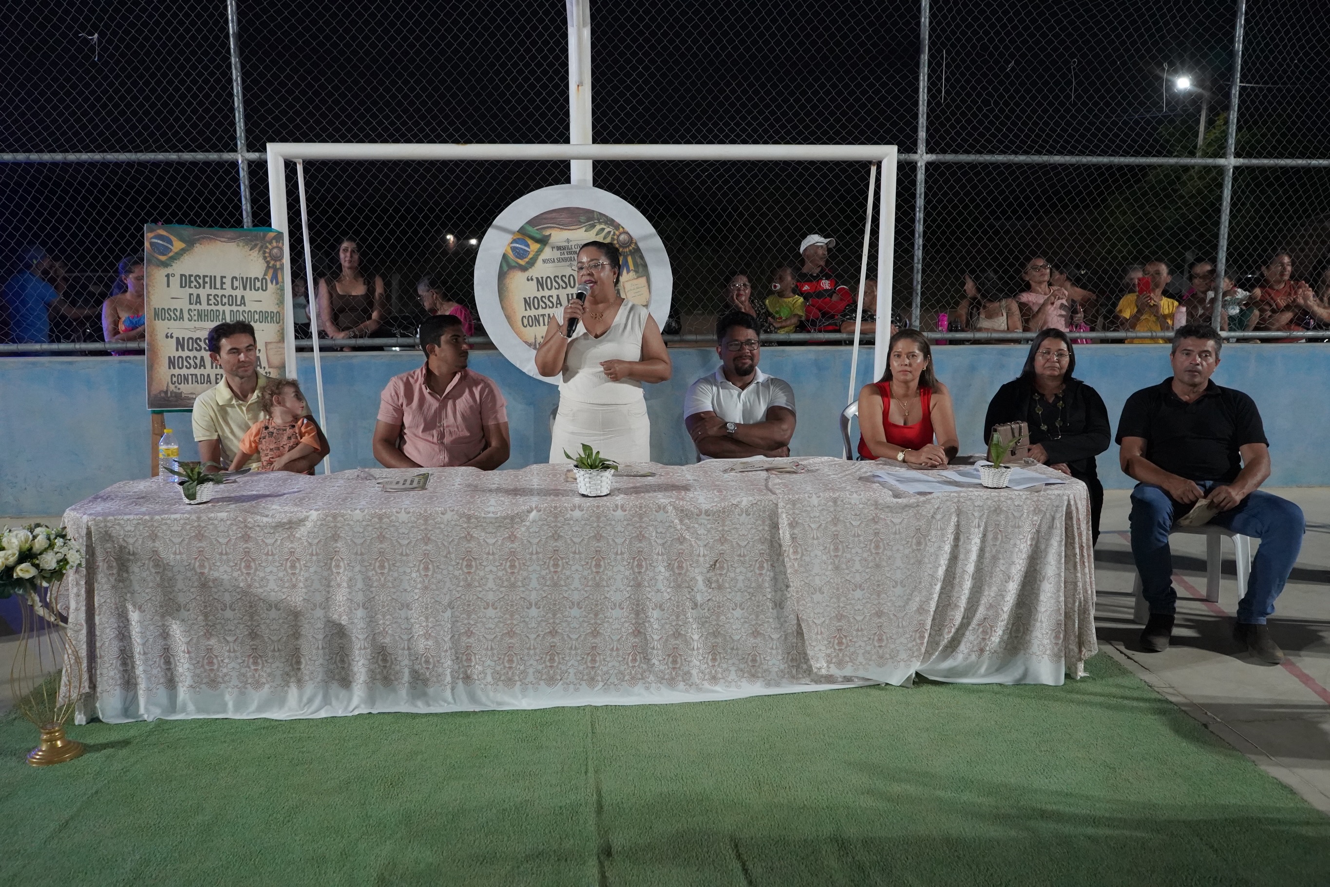 Prefeita Helbinha Rodrigues presente no Desfile Cívico