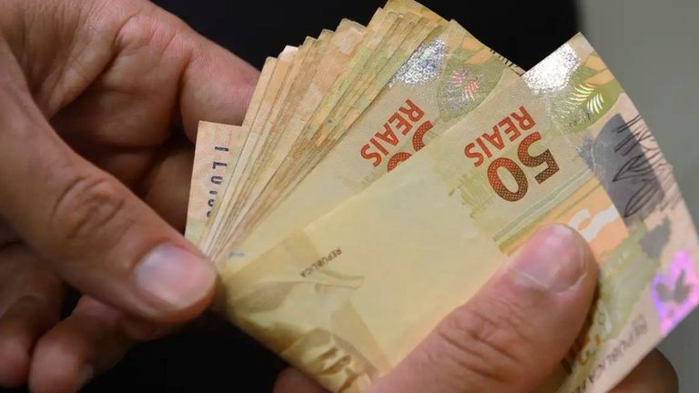Aposentados e pensionistas do INSS terão o 13° salário antecipado para os meses de abril e maio
