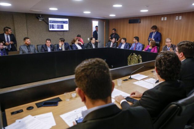Audiência na Alepe tem embate entre oposição e governo após fala de secretário sobre investimentos