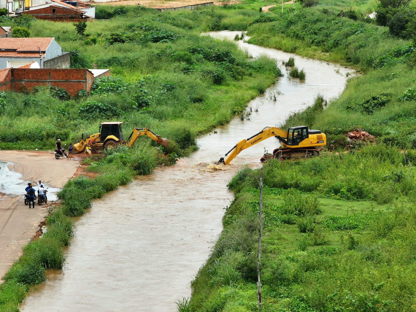 Chuvas intensas fazem açude sangrar em Araripina e Prefeitura atua para evitar alagamento