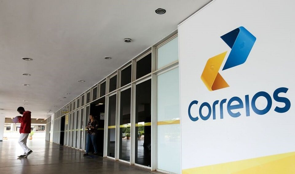 Crise: Correios avaliam demitir 10 mil funcionários