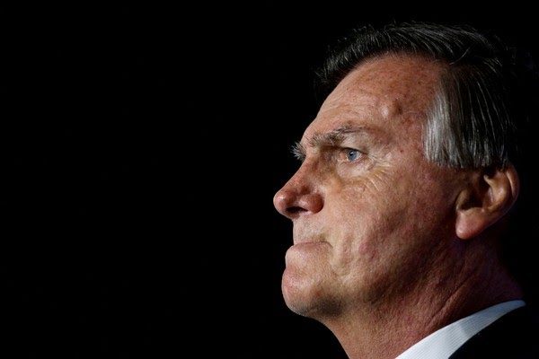 Crise de Alianças: Aliados de Bolsonaro Reagem à Articulação do Centrão