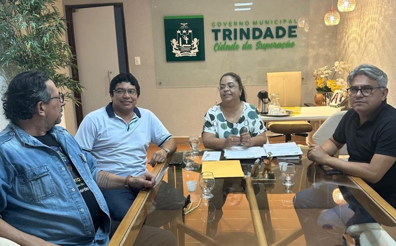 DESENVOLVIMENTO - LIDERANÇAS SE REUNIRAM NESSA TERÇA FEIRA EM TRINDADE PARA TRAÇAR PROJETOS PARA O ARARIPE