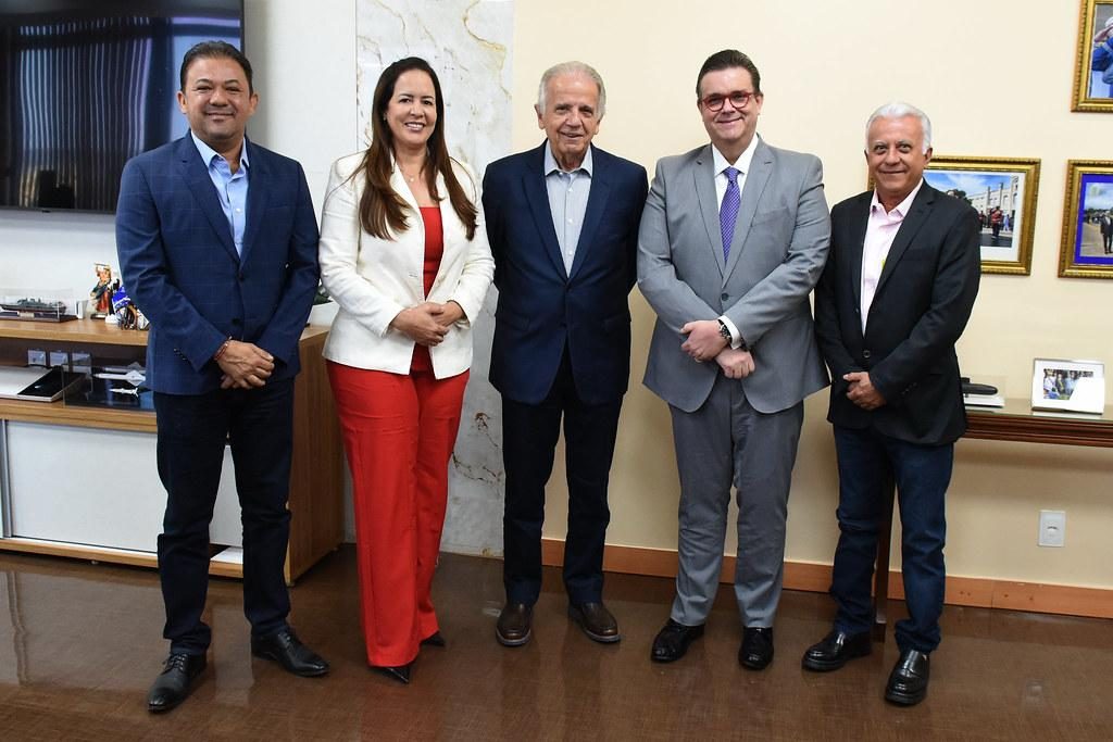 Evilásio Mateus Prefeito de Araripina conquista duas vagas permanentes de peritos médicos federais do INSS junto ao Ministro Woney Queiroz