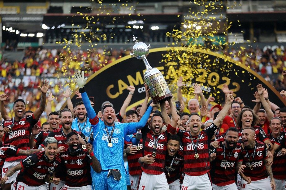FLAMENGO É CAMPEÃO DA LIBERTADORES 2025! MENGÃO BATE O PALMEIRAS NO DETALHE E LEVA A TORCIDA RUBRO-NEGRA AO DELÍRIO EM MONTEVIDÉU