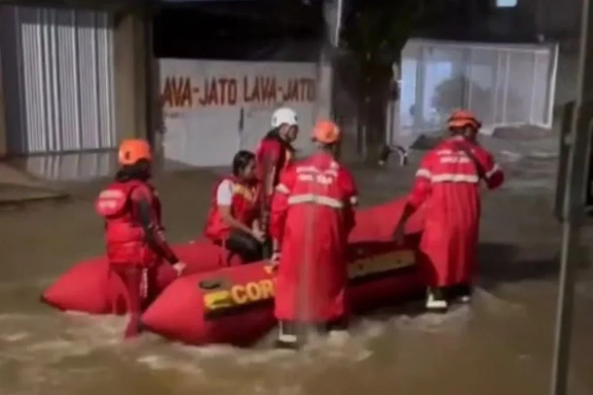 Fortes chuvas causam alagamentos e resgates em Salgueiro (PE); aulas e UBSs são suspensas