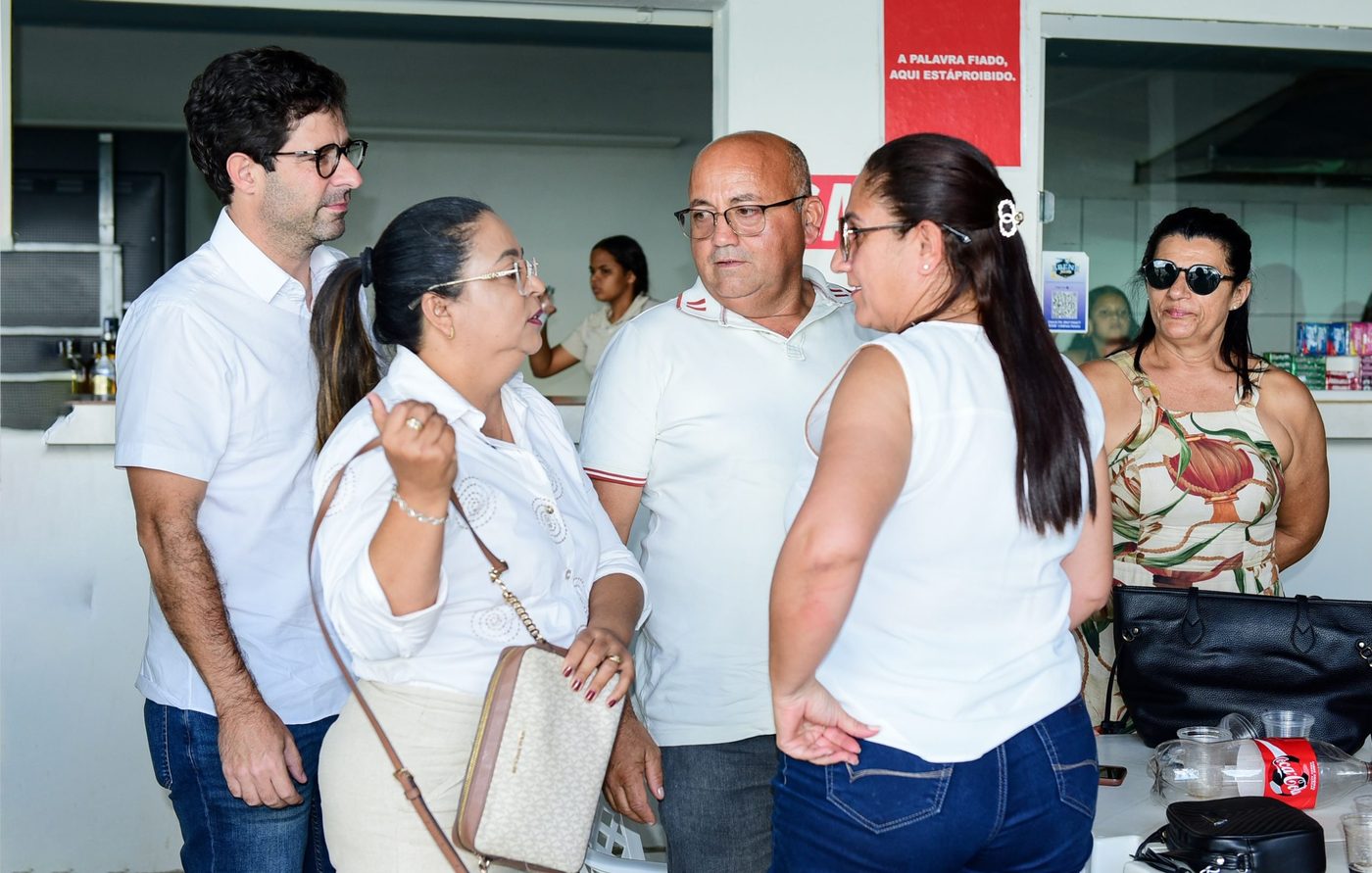 Helbinha Rodrigues e vereadores recebem deputado Rodrigo Farias na Mangueira