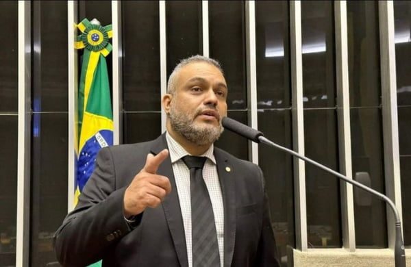 INSS: deputados e senadora do partido de Lupi assinam CPI