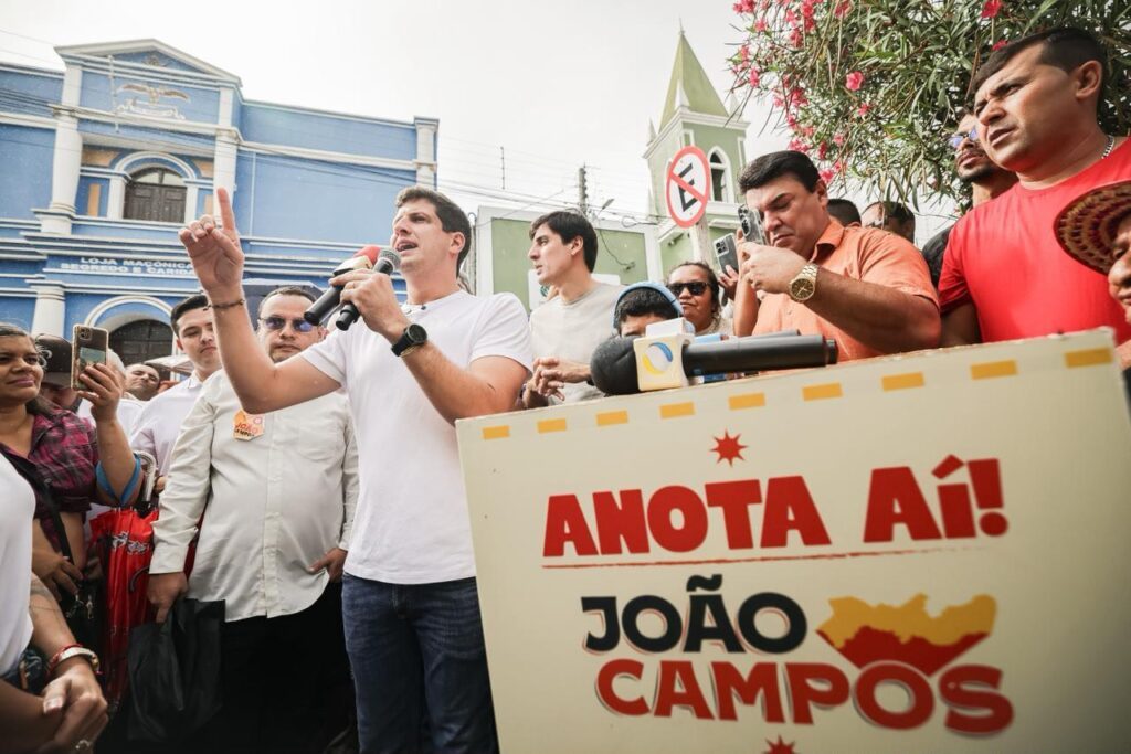 João Campos propõe rede de atendimento a crianças neurodivergentes em Pernambuco