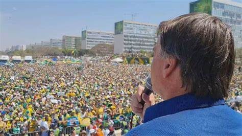 Julgamento de Bolsonaro gera questionamentos sobre democracia no Brasil, diz New York Times
