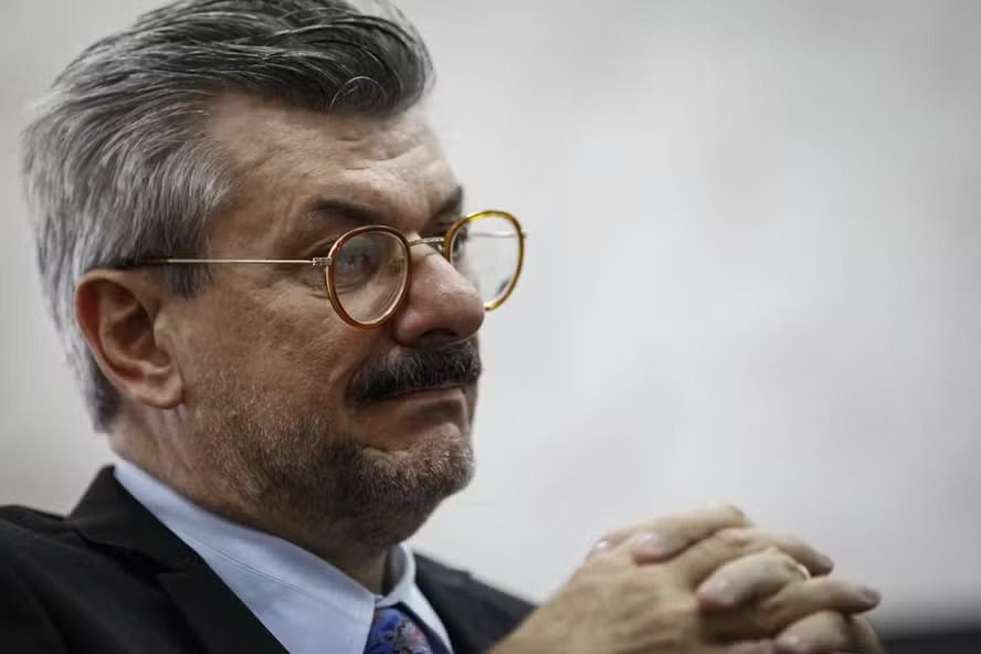 Ministro do STJ acusado de importunação sexual pede afastamento e licença médica