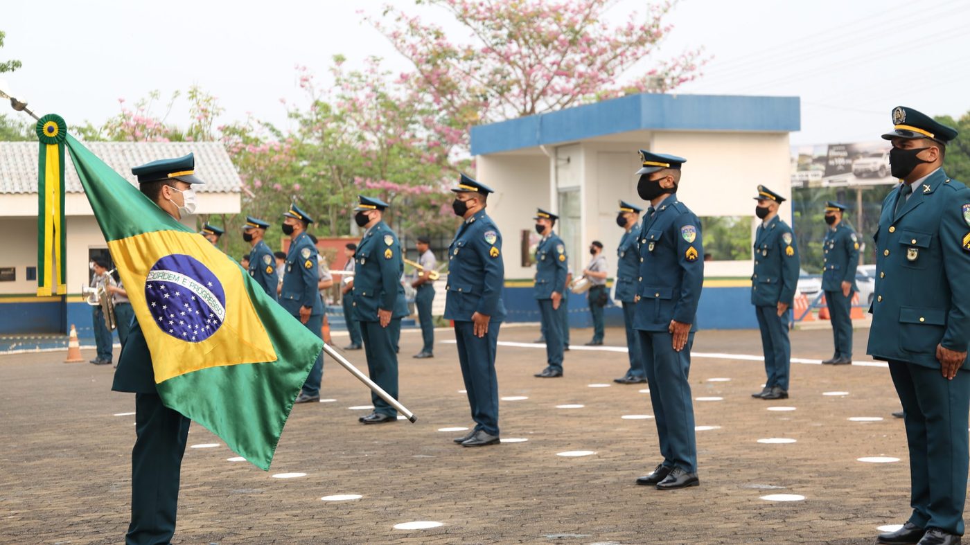 O "Exército" de Coronéis que Não Pisa na Rua: O Brasil tem mais sargentos que soldados, mais chefe que tropa — e a conta passa no seu bolso