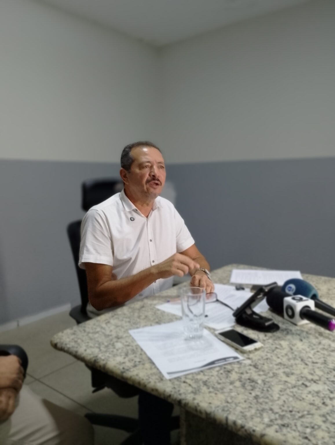 “O regimento precisa ser respeitado”, diz Presidente da Câmara de Araripina após bancada de oposição abandonar plenário
