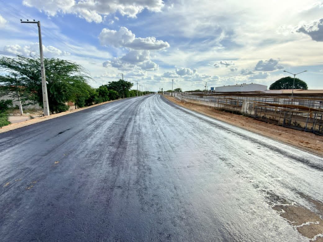Obras na Estrada da Barra avançam com execução da imprimação asfáltica