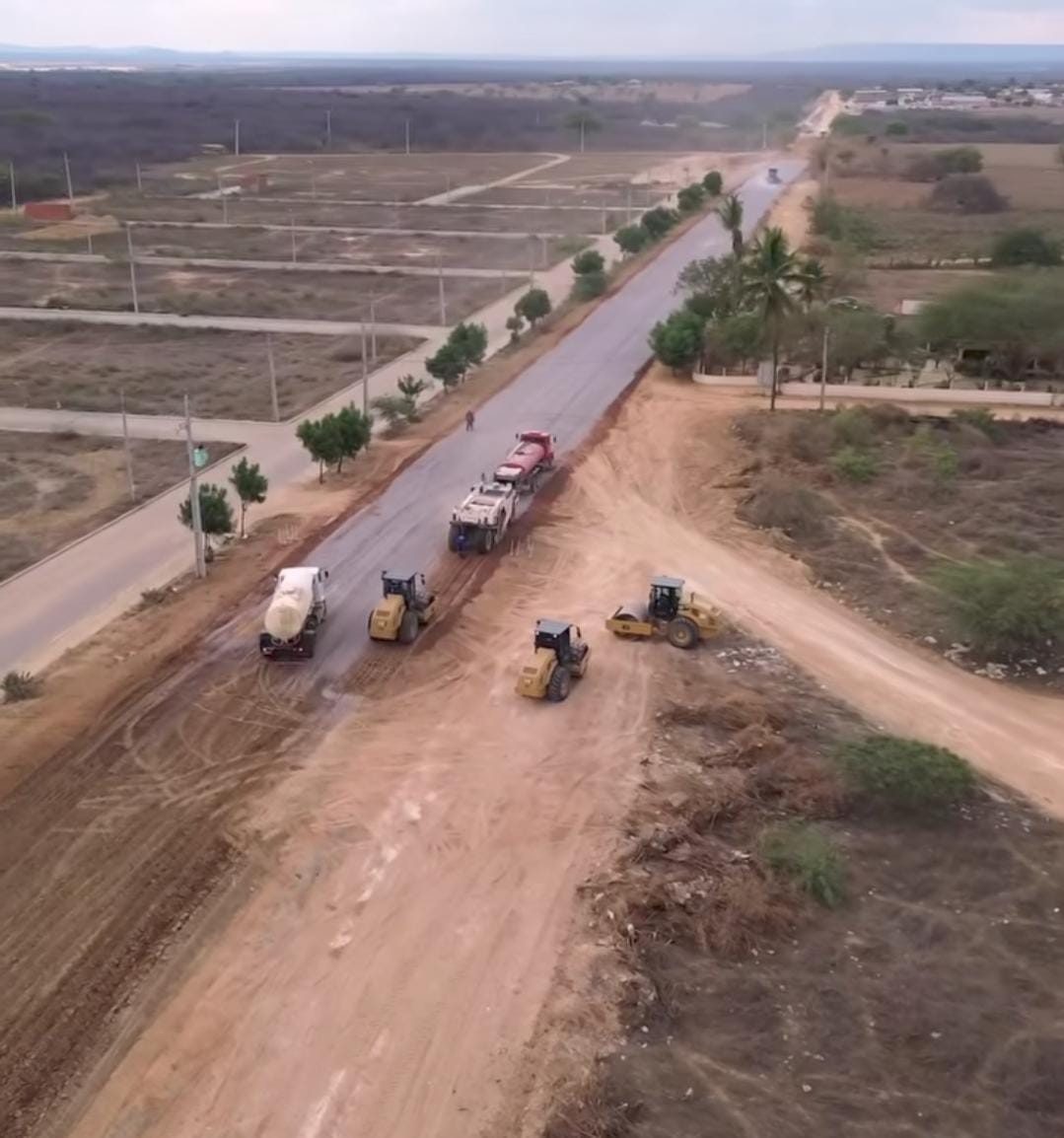Parcerias de Sucesso: Prefeita Helbinha Rodrigues Colhendo os Frutos com Pavimentação da Estrada Barra de São Pedro a Trindade, PE