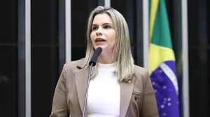 PL estuda deputada pernambucana Clarissa Tércio como vice de Flávio Bolsonaro na corrida presidencial de 2026