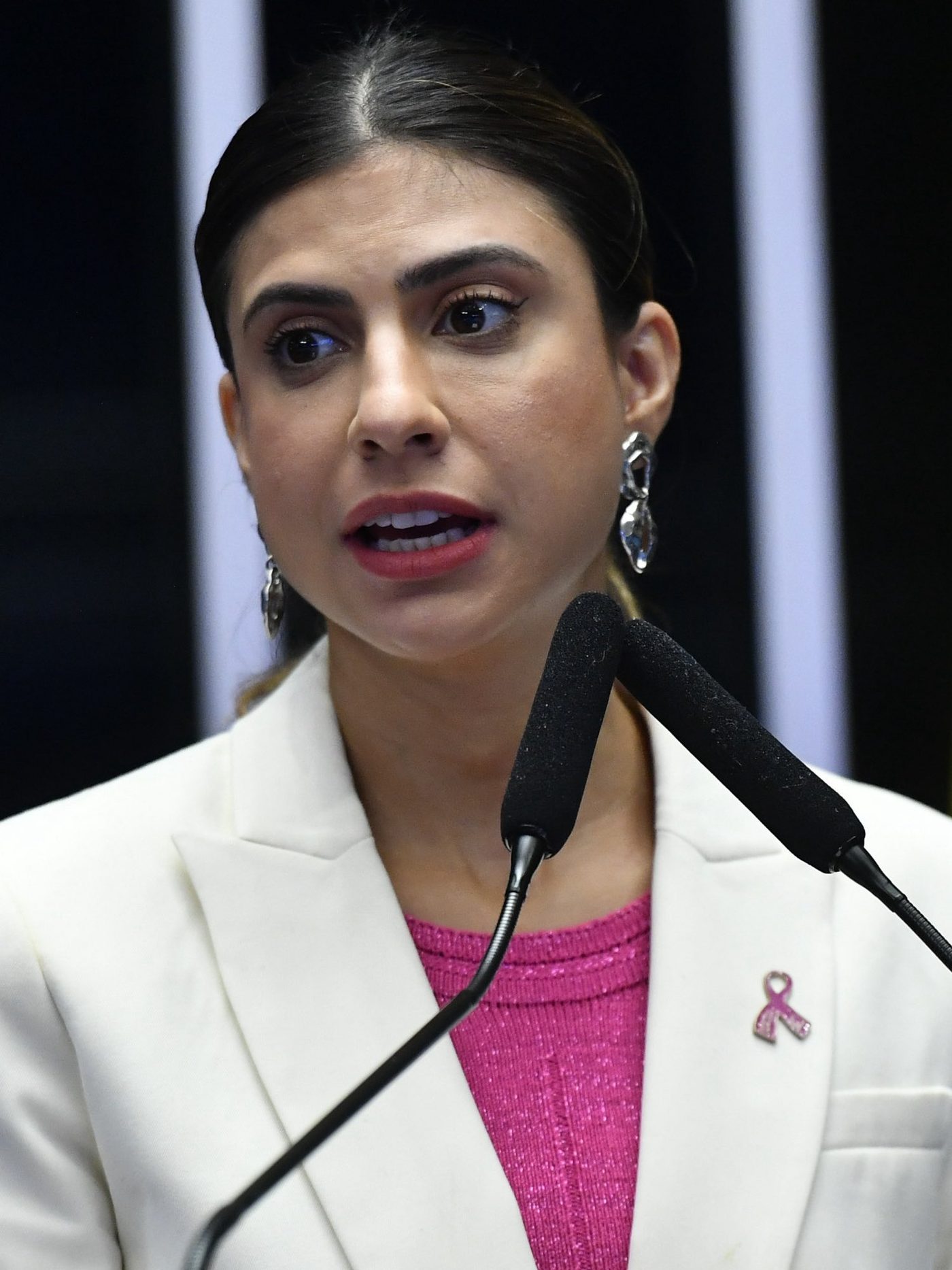 Polêmica na Câmara: Camila Jara Agride Deputado Nikolas Ferreira