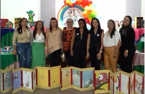 Prefeita Helbinha Rodrigues Prestigia Projeto "Brincando e Aprendendo" em Trindade