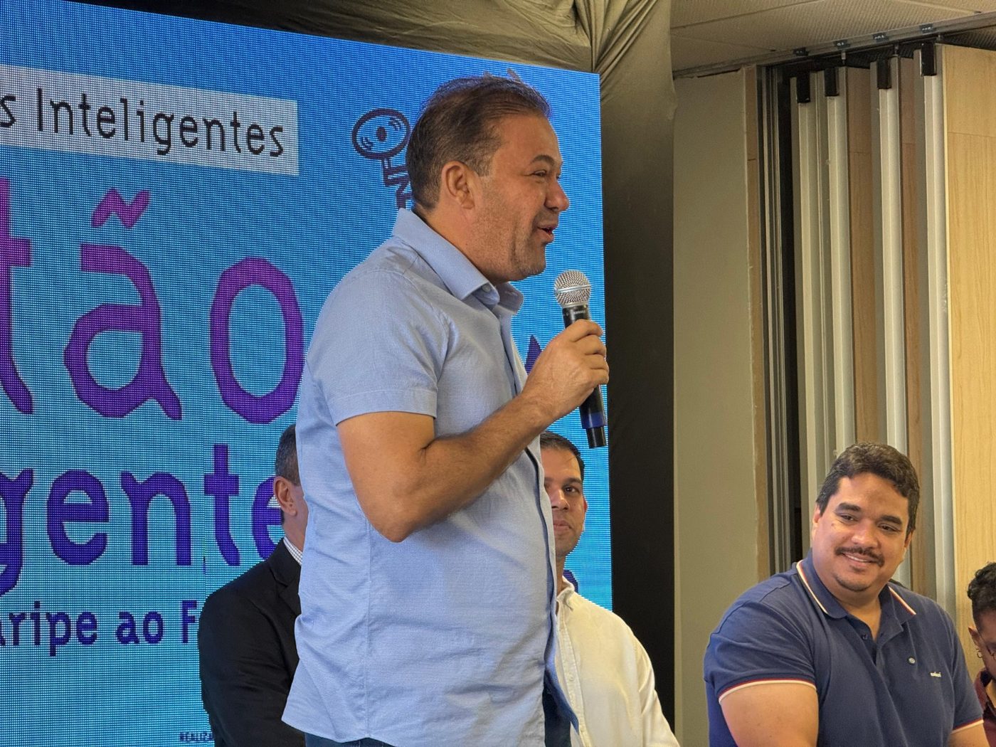 Prefeito Evilásio Mateus apresenta caso de sucesso do programa Chega Junto Rural para prefeitos e secretários no Fórum Sertão Inteligente