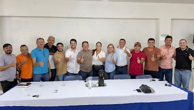 Prefeito Evilásio Mateus e 11 vereadores de Araripina declaram apoio unificado à deputada Roberta Arraes para as eleições de 2026.