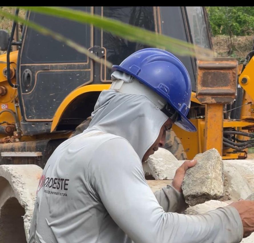 Prefeitura de Araripina inicia obras de passagens molhadas no Sítio Lagoa da Onça e reforça compromisso com a zona rural