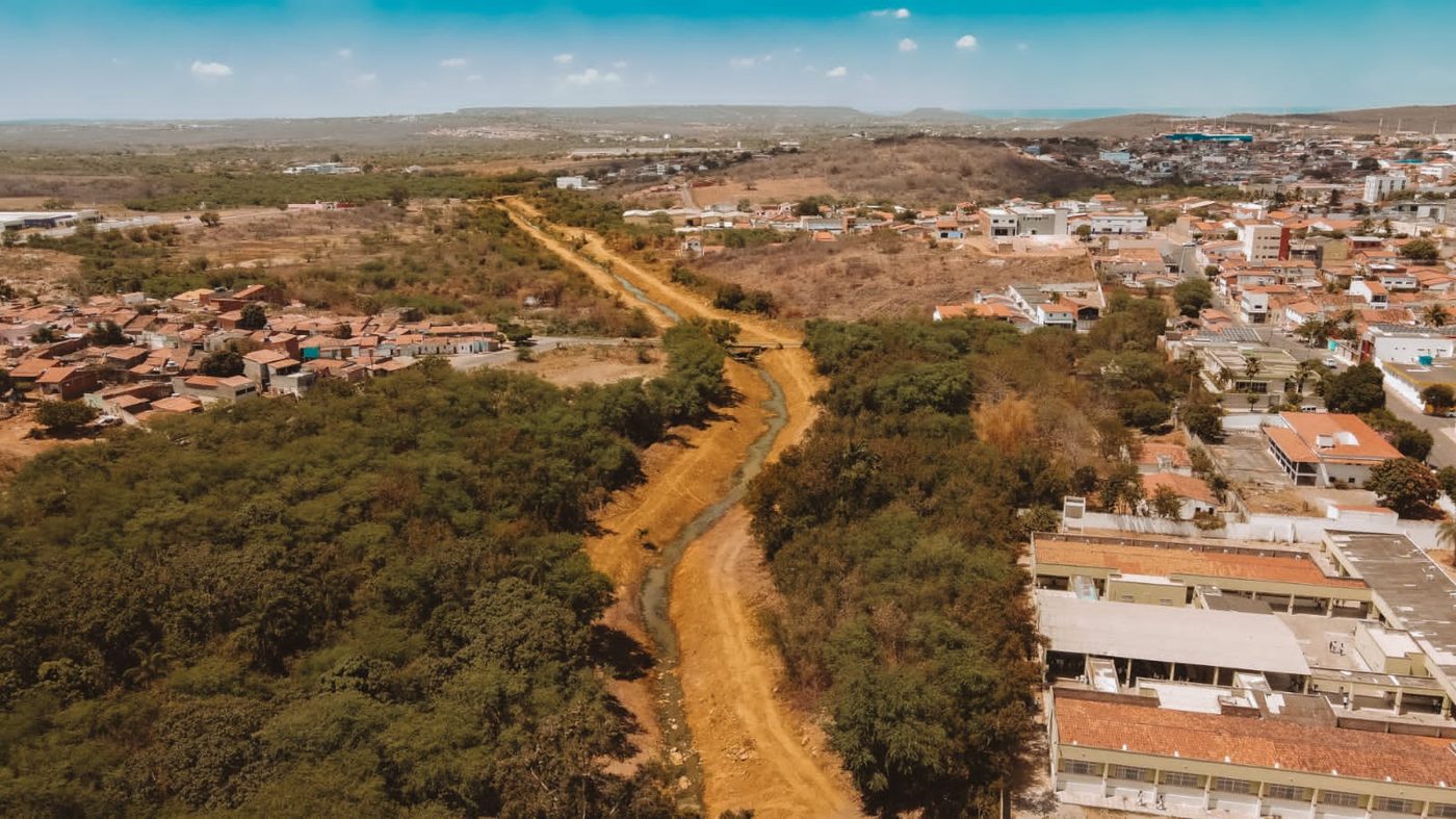 Prefeitura de Araripina realiza segunda limpeza do Canal São Pedro em 9 meses de gestão