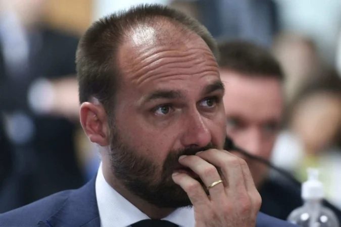 STF marca julgamento de denúncia contra Eduardo Bolsonaro por coação