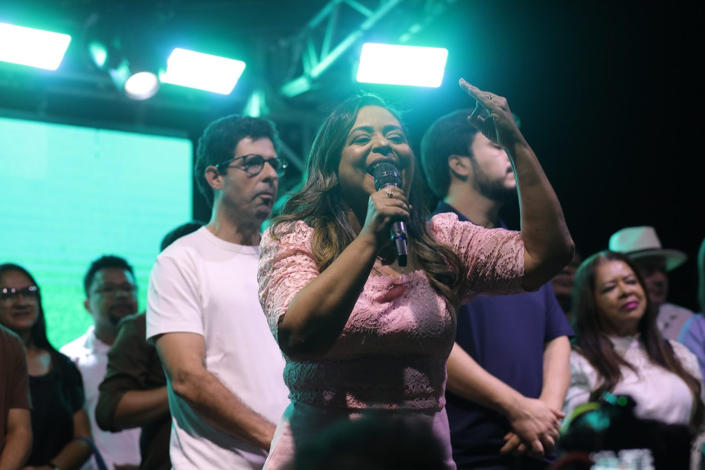 TRINDADE VIBRA! Prefeita Helbinha Rodrigues entrega Creche Professora Eda Alencar e nova sede da Escola Municipal Alice Lins de Aquino em grande festa no Sertão do Araripe