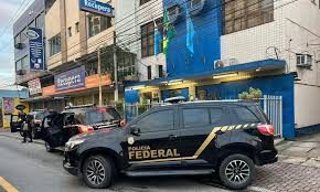 Vorcaro e Zettel deixam sede da Polícia Federal e vão para audiência de custódia em fórum paulista